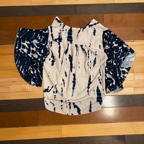Tie Dye Print Batwing Sleeve V-Neck Top - Picture 3 of 4